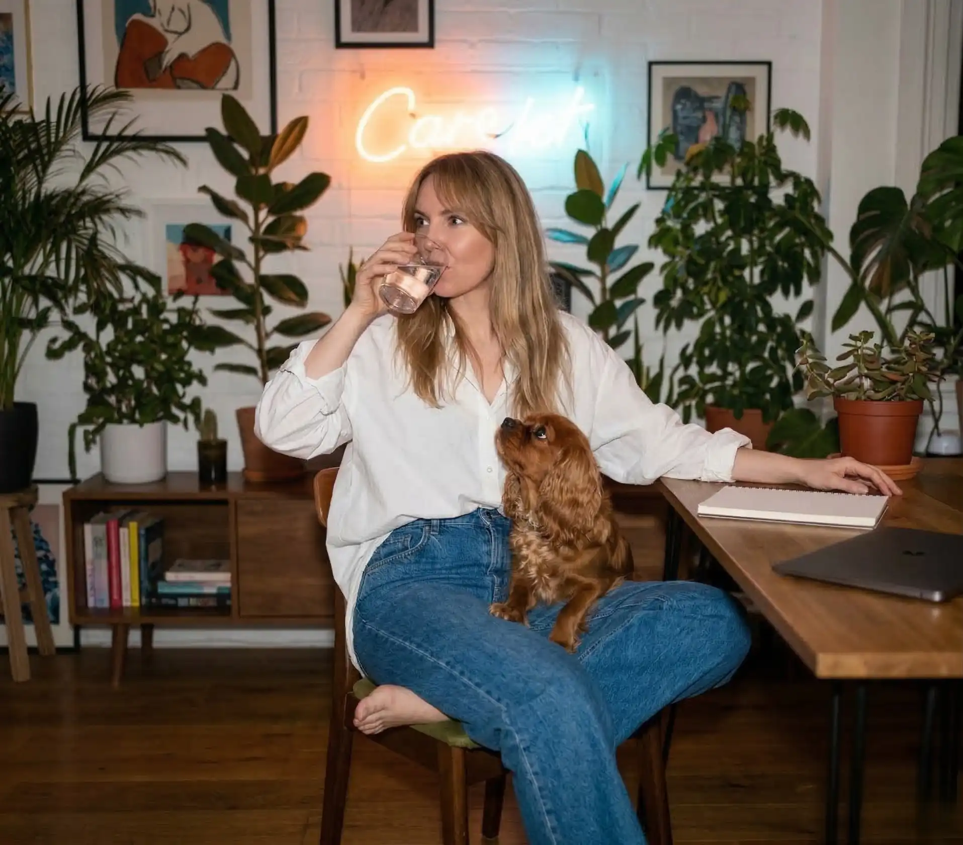 Julie Courrier au travail dans son bureau Le Bureau à Metz